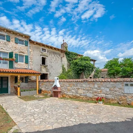 Casa Karlota Katun