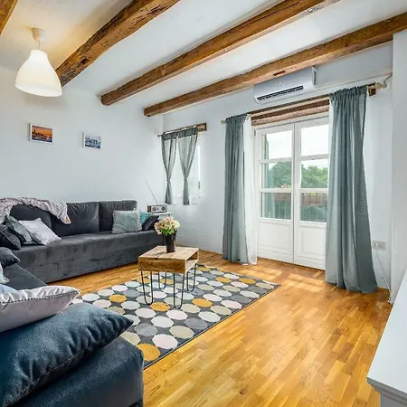 Casa Karlota Katun