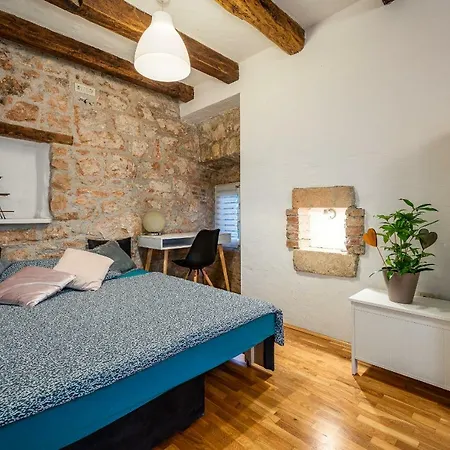 Casa Karlota Daire *