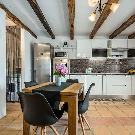 Casa Karlota * Katun