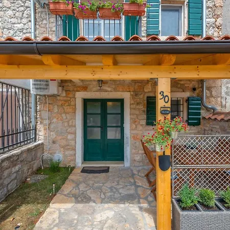 Casa Karlota Daire Katun